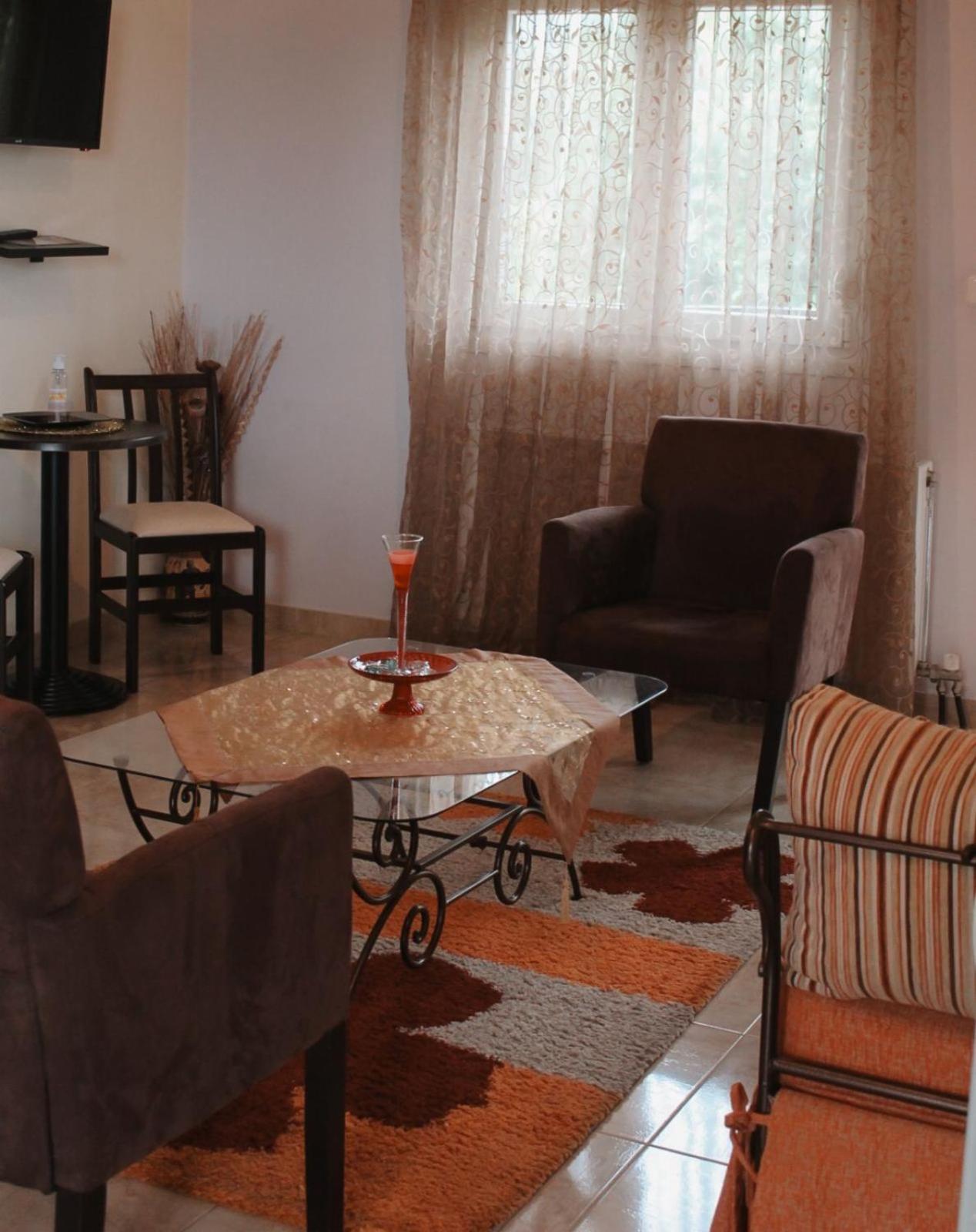 Káto Loutrákion Enastron Hotel מראה חיצוני תמונה