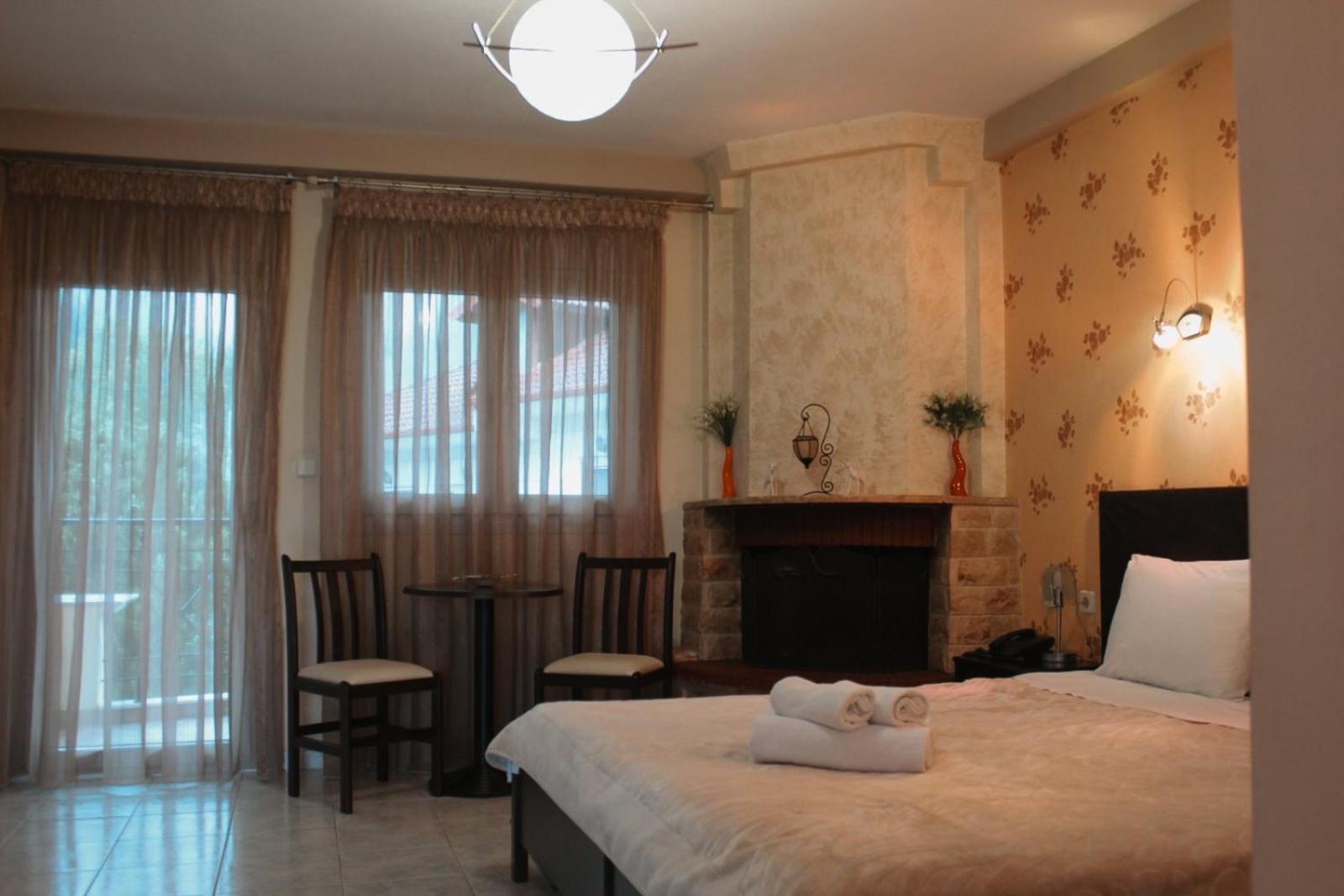 Káto Loutrákion Enastron Hotel מראה חיצוני תמונה