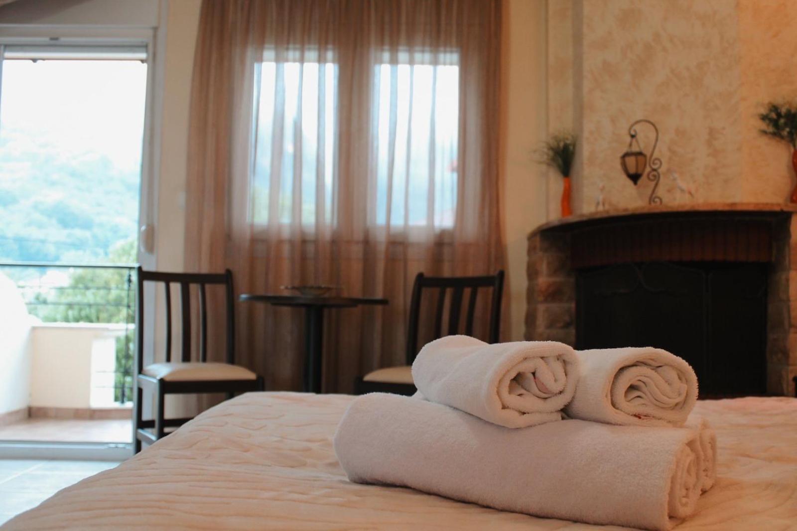 Káto Loutrákion Enastron Hotel מראה חיצוני תמונה